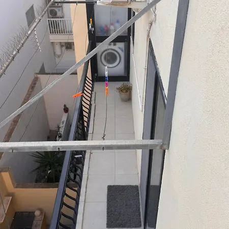 Private And Bathroom Close To St Julians Апартаменты