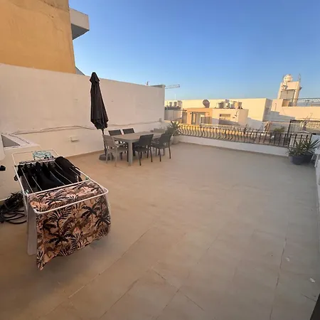 Апартаменты Private And Bathroom Close To St Julians